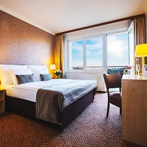 Charles 3*, Praga Czechy
